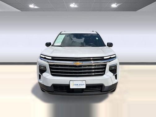 Iridescent Pearl Tricoat 2024 Chevrolet Traverse LT