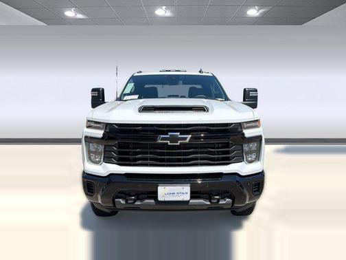 Summit White 2026 Chevrolet Silverado 2500 Custom