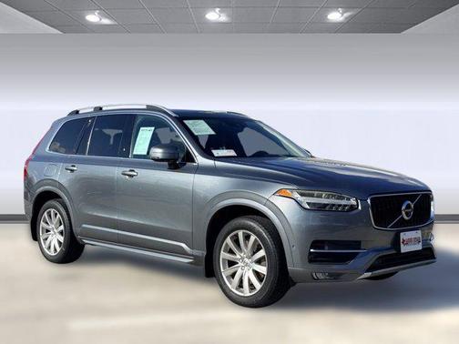2016 Volvo XC90 T6 Momentum