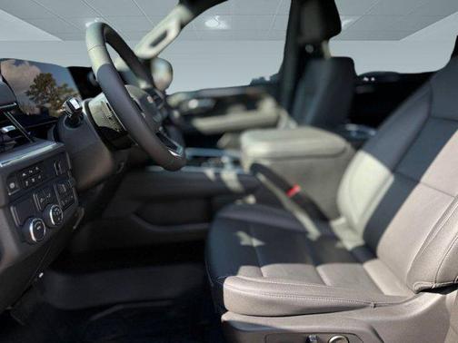 2025 Chevrolet Suburban LT