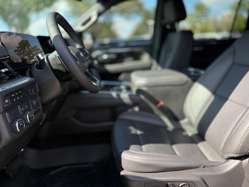 2025 Chevrolet Suburban LT