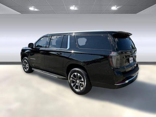 2025 Chevrolet Suburban LT