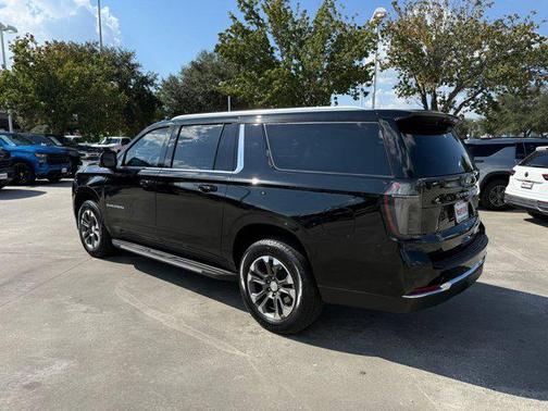 2025 Chevrolet Suburban LT