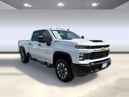 Summit White 2025 Chevrolet Silverado 2500 Custom