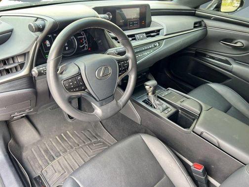 2020 Lexus ES 300h Base