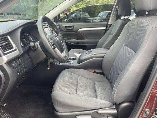 2019 Toyota Highlander LE I4