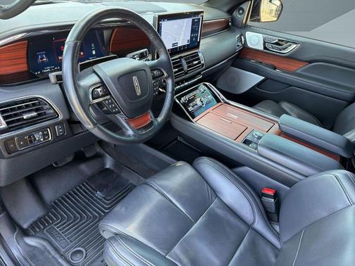 FLIGHT BLUE METALLIC CLEARCOAT 2024 Lincoln Navigator Reserve