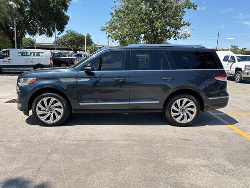 FLIGHT BLUE METALLIC CLEARCOAT 2024 Lincoln Navigator Reserve
