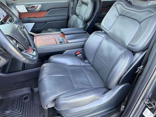 FLIGHT BLUE METALLIC CLEARCOAT 2024 Lincoln Navigator Reserve