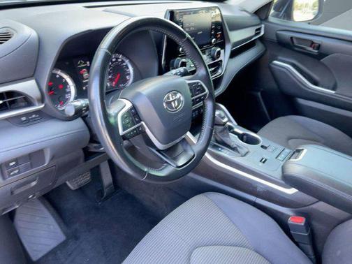 2022 Toyota Highlander LE
