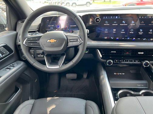 2025 Chevrolet Suburban LT