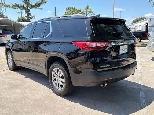 Mosaic Black Metallic 2020 Chevrolet Traverse LT Cloth