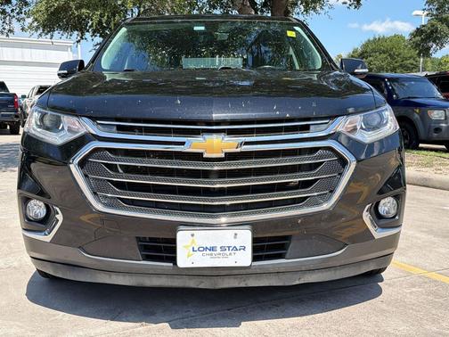 Mosaic Black Metallic 2020 Chevrolet Traverse LT Cloth
