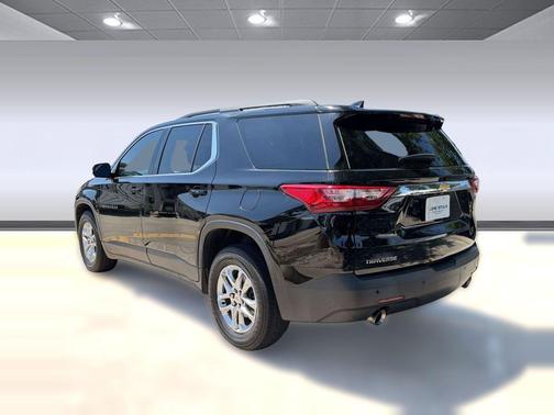 Mosaic Black Metallic 2020 Chevrolet Traverse LT Cloth