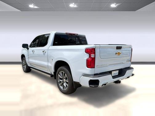 Polar White Tricoat 2026 Chevrolet Silverado 1500 High Country