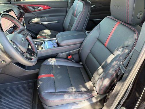 Mosaic Black Metallic 2026 Chevrolet Traverse RS