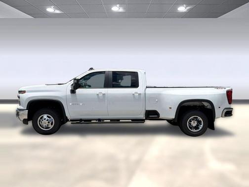 Summit White 2026 Chevrolet Silverado 3500 LT