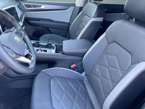 2024 Volkswagen Atlas 2.0T SE w/Technology 4MOTION