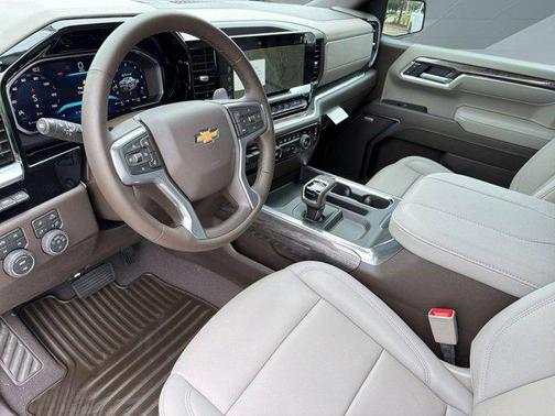 Polar White Tricoat 2026 Chevrolet Silverado 1500 LTZ