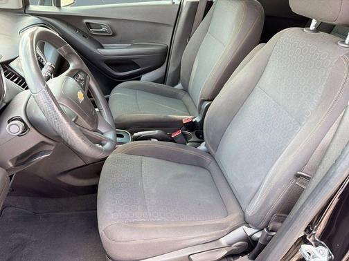 Mosaic Black Metallic 2020 Chevrolet Trax LS