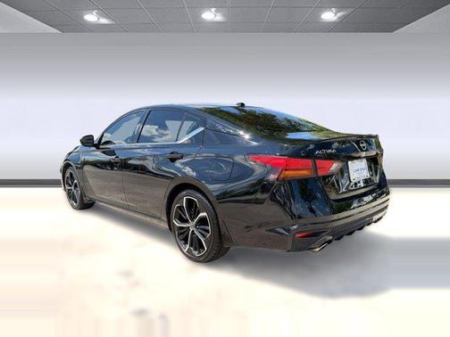 Super Black 2024 Nissan Altima SR FWD
