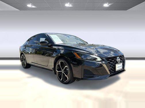 Super Black 2024 Nissan Altima SR FWD