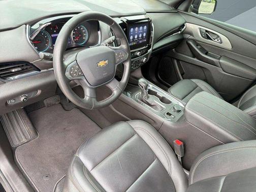 Mosaic Black Metallic 2023 Chevrolet Traverse LT Leather