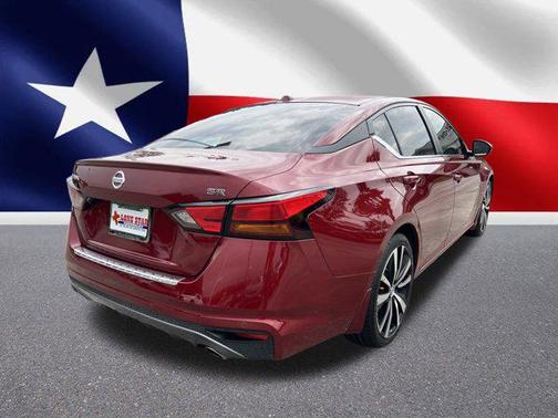 2022 Nissan Altima SR FWD