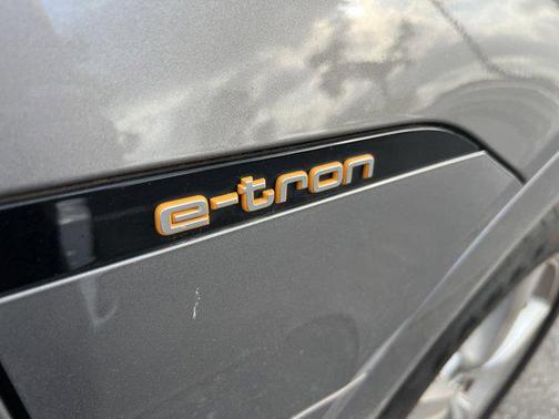 2019 Audi e-tron Premium Plus