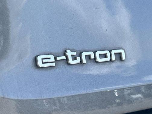 2019 Audi e-tron Premium Plus