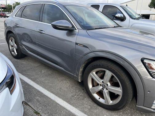 2019 Audi e-tron Premium Plus