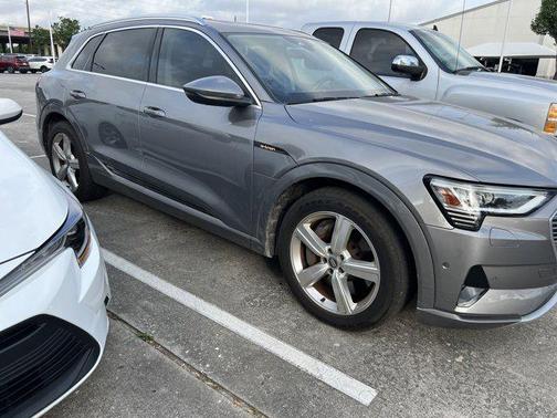 2019 Audi e-tron Premium Plus