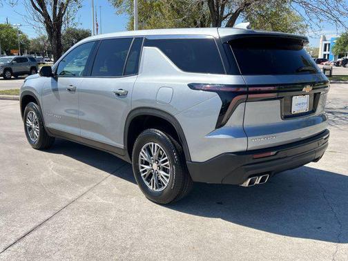 2024 Chevrolet Traverse LS