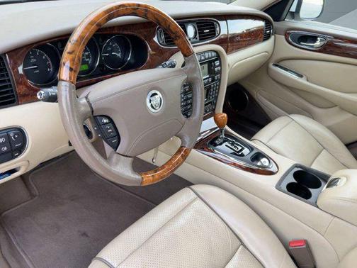 2008 Jaguar XJ Base