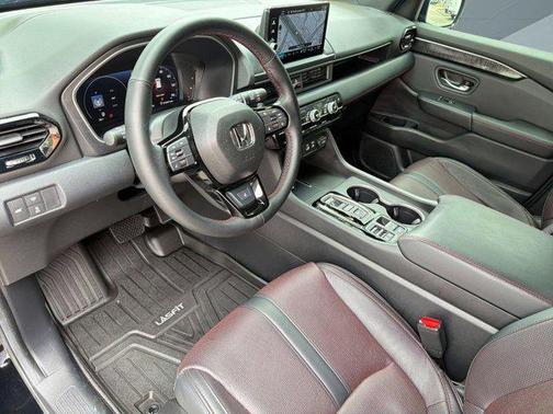 Crystal Black Pearl 2025 Honda Pilot Black Edition