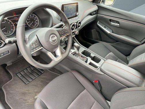 Aspen White Tricoat/Super Black 2025 Nissan Sentra SR