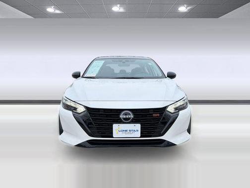 Aspen White Tricoat/Super Black 2025 Nissan Sentra SR