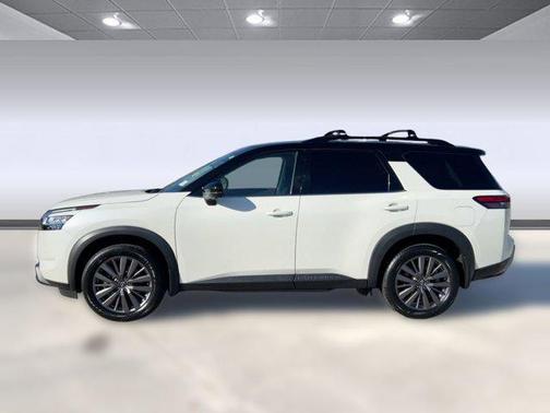 2023 Nissan Pathfinder SL FWD