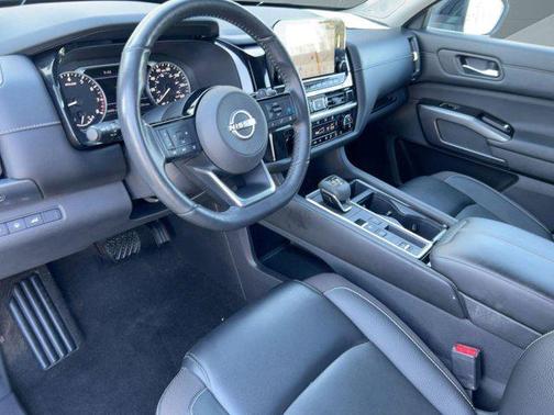 2023 Nissan Pathfinder SL FWD