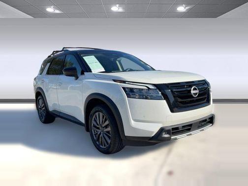 2023 Nissan Pathfinder SL FWD