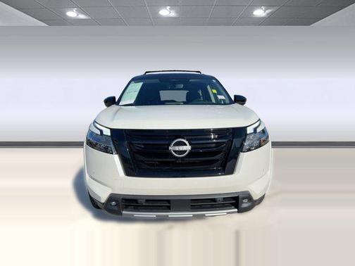 2023 Nissan Pathfinder SL FWD