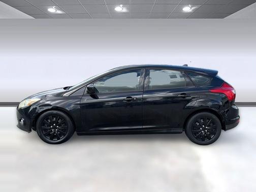 BLACK 2012 Ford Focus SE