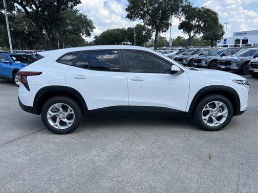 2025 Chevrolet Trax LS