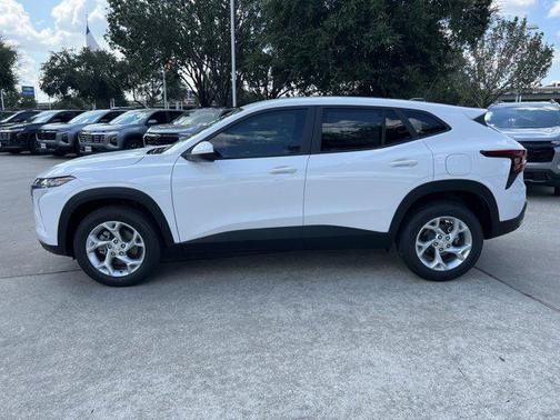 2025 Chevrolet Trax LS