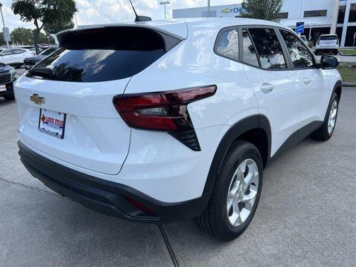 2025 Chevrolet Trax LS