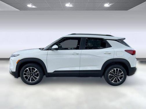 Summit White 2026 Chevrolet Trailblazer LT