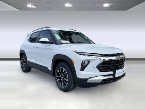 Summit White 2026 Chevrolet Trailblazer LT