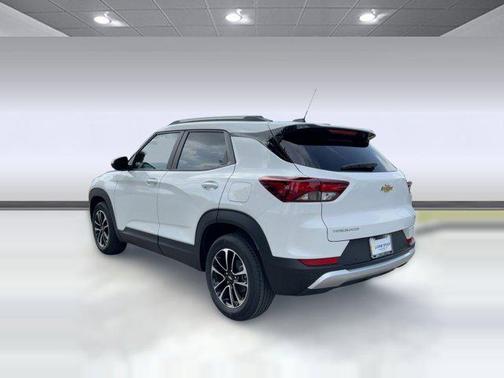 Summit White 2026 Chevrolet Trailblazer LT