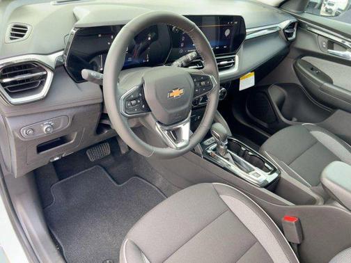 Summit White 2026 Chevrolet Trailblazer LT