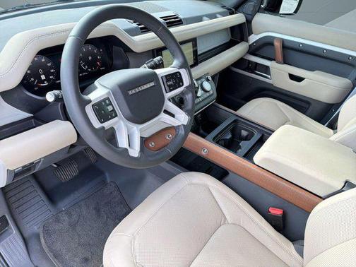 Fuji White 2024 Land Rover Defender 110 P300